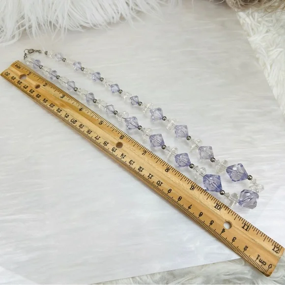 Vintage light weight purple clear beaded necklace - Picture 8 of 8
